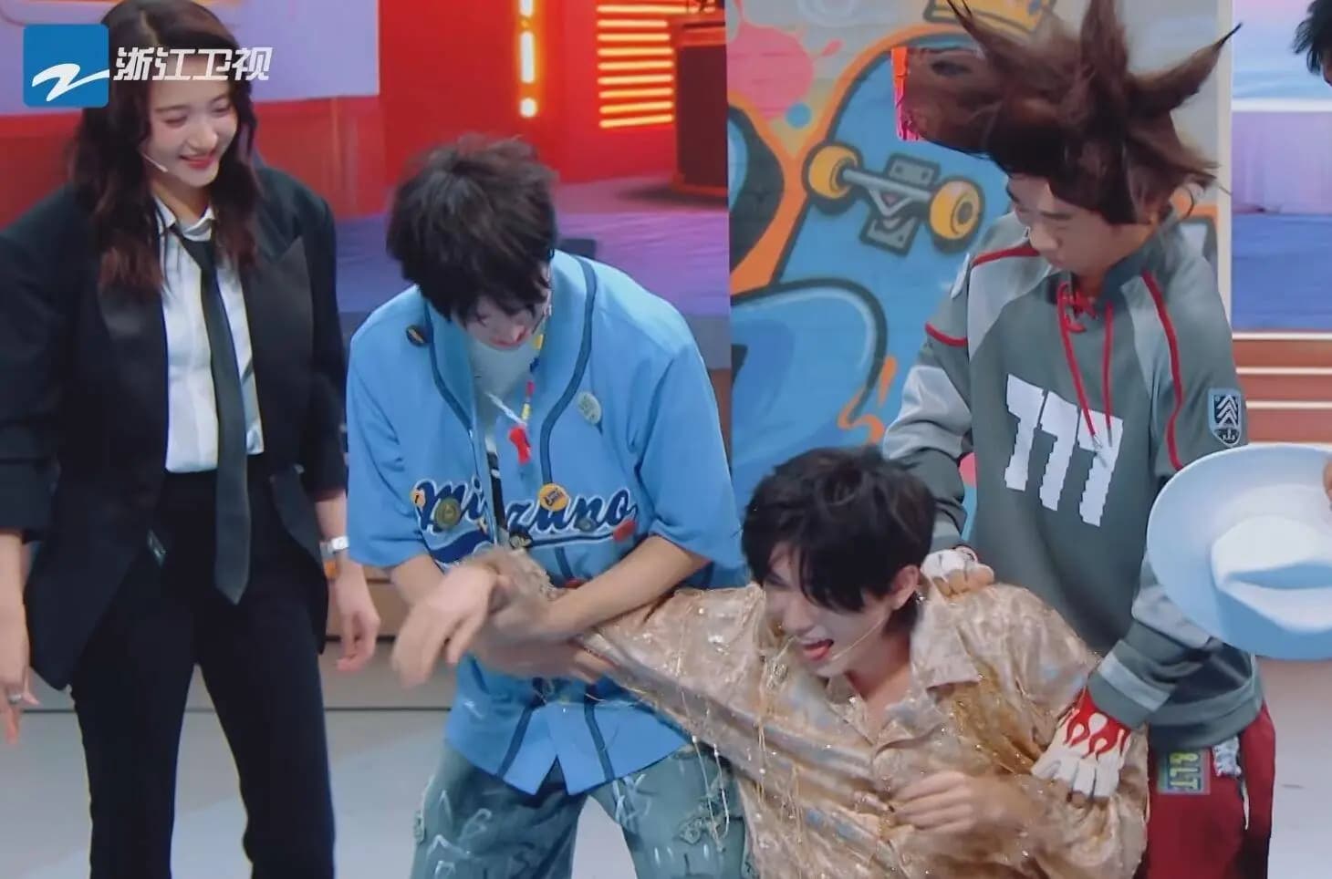 宋亚轩作为卧底在游戏中隐藏身份