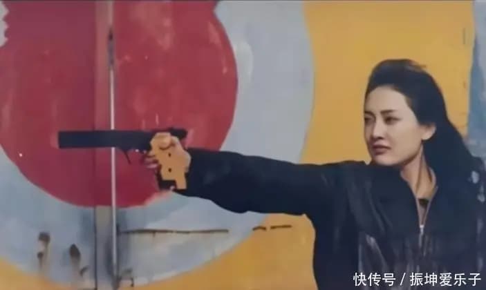 牛莉年轻时作为运动员及演员的经典自然形象