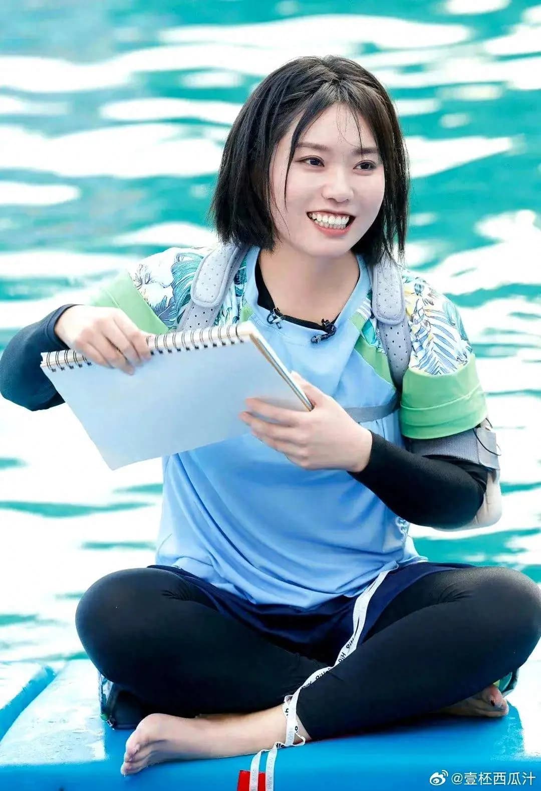 原创
告别综艺战场,沈月李雪琴‘度假’去了?网友:这波操作我给满分