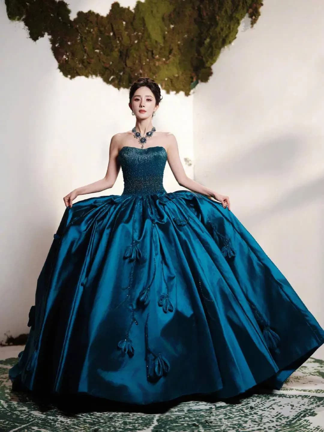 杨幂佩戴Chopard高级珠宝细节图