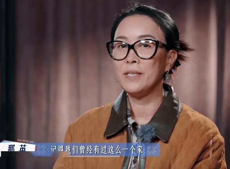 花少团成员在旅途中开心互动的瞬间