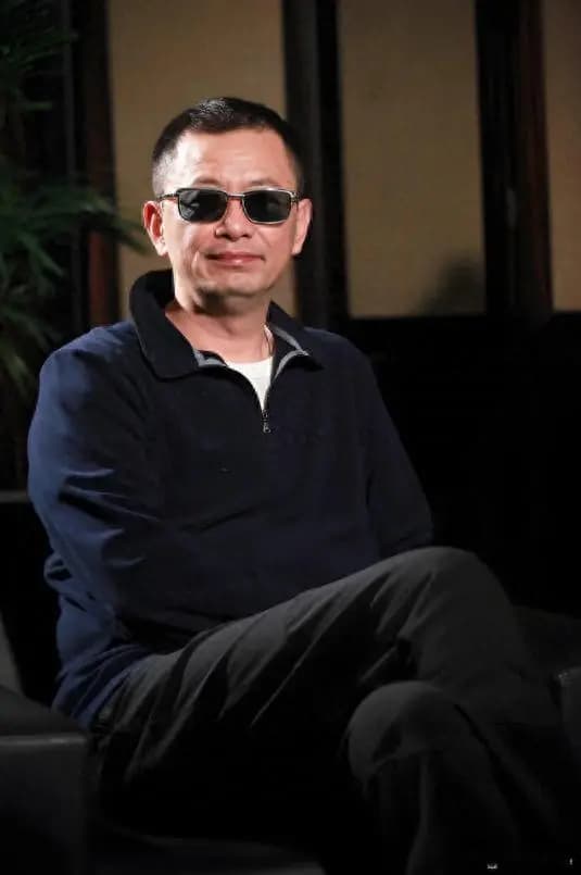 导演汪俊也没想到,王家卫录音曝光后,自己竟成了最大的受益人!