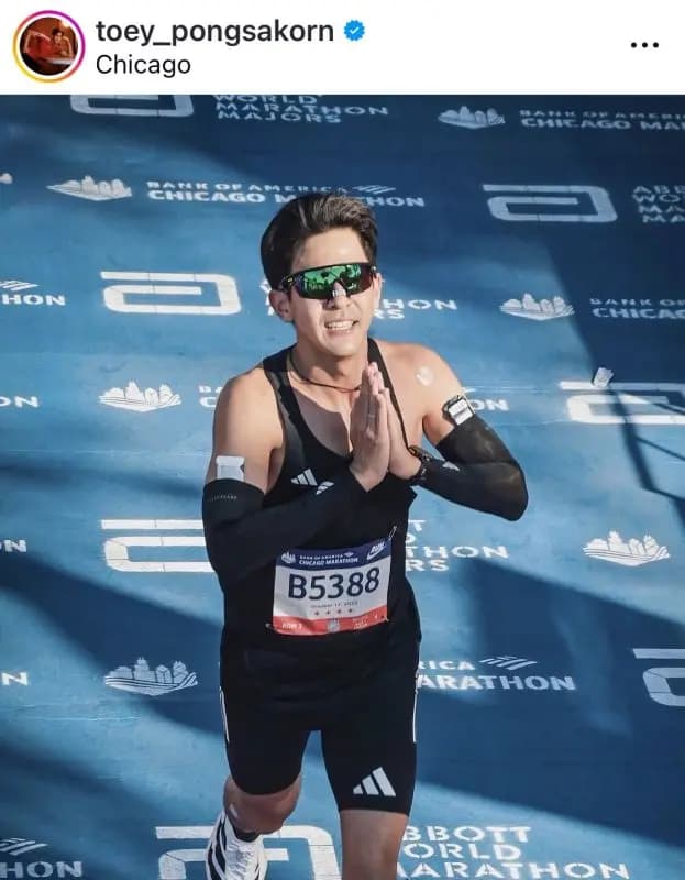 Toey Pongsakorn微笑回应关于新剧搭档的提问