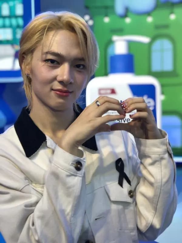 哥出糗啦!“Nunew”讲述“Sea”演唱会中途忘拉裤链事件