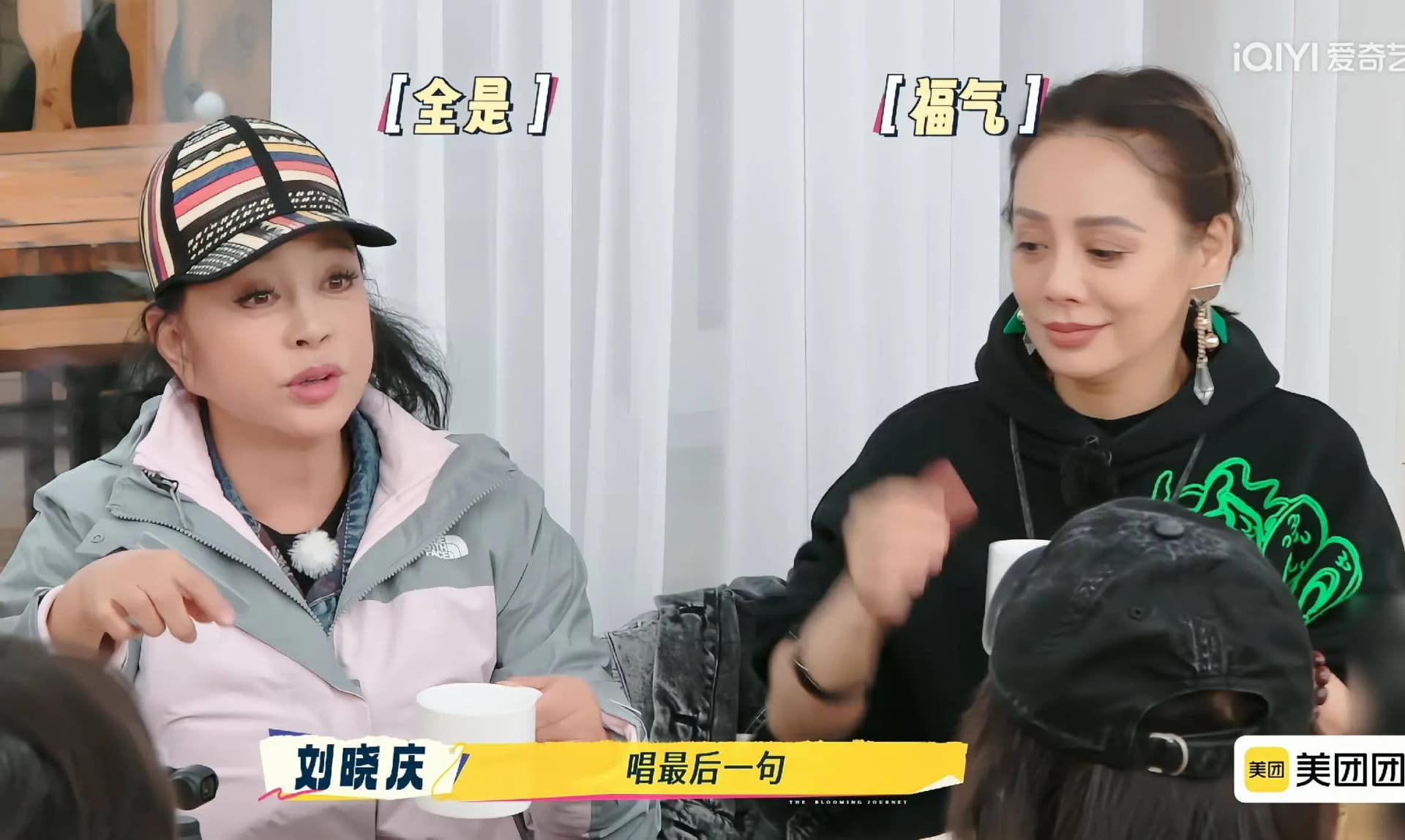 宁静在草原上不拘小节,徒手干活、做饭,展现出能吃苦、照顾他人的一面。