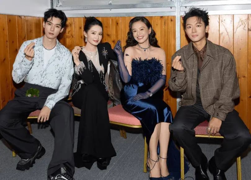 花儿与少年7全体成员收官告别合影,气氛温馨感人