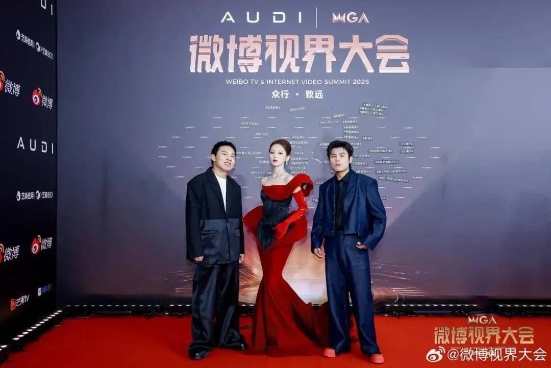 杨超越暗夜玫瑰风格大片