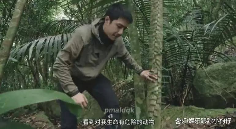 王一博向教练学习打绳结