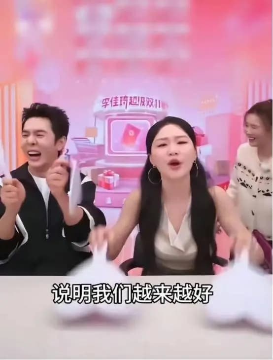 原创
草根女孩金靖:靠喜剧和综艺走红,被王家卫开黄腔,不敢得罪资本