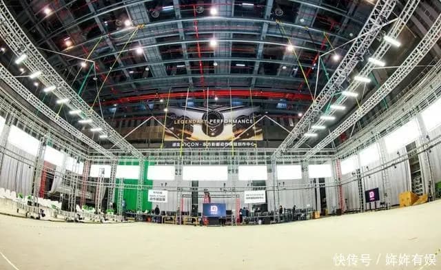 东方影都诞生的流浪地球封神等爆款电影海报展示