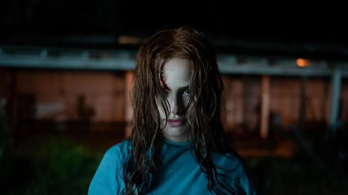 陌生人第二章惊悚剧照,面具杀手再次追击幸存者