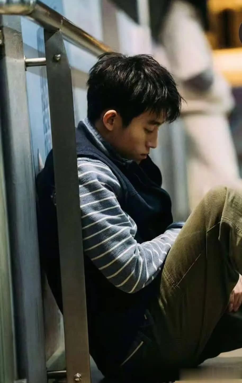 周政杰在风平浪静和边水往事中的角色造型