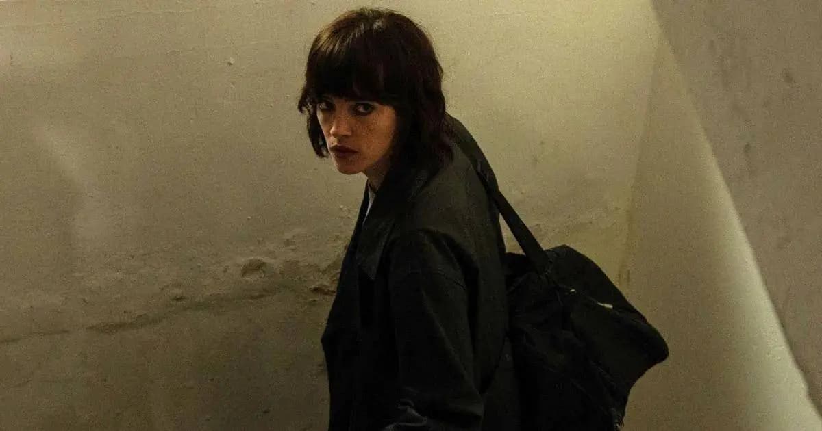 电影她行走于黑暗中剧照,女特工卧底执行任务