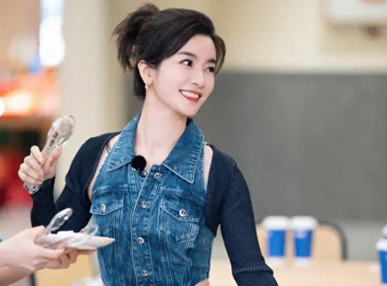 李晟终于进组,却饰演“配角”,不是凭借《浪姐6》翻红了吗?