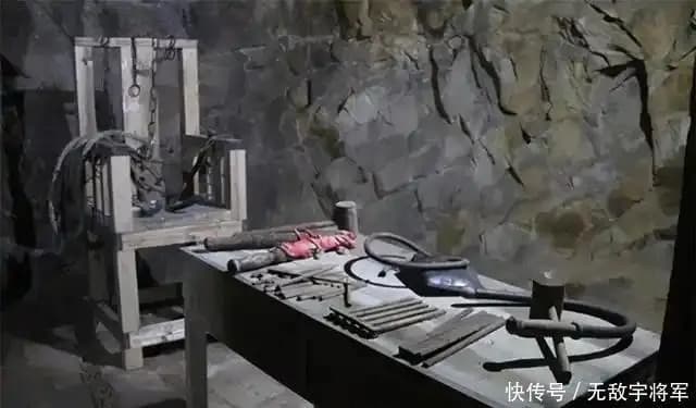 戴龙妻子与家人在上海寻找丈夫下落