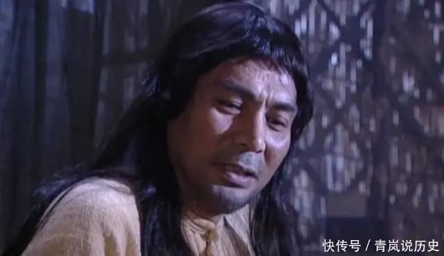 晚清街头卖艺人群围观与武术表演场景