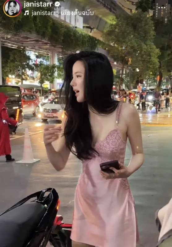 杰妮丝素颜直播与粉丝互动