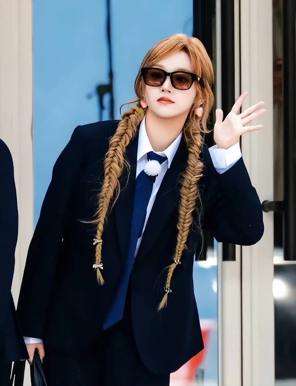 奔跑吧节目组打破常规造型引发的思考与争议