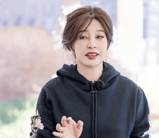 刘晓庆与宁静在节目中互动和谐,打破不和传闻