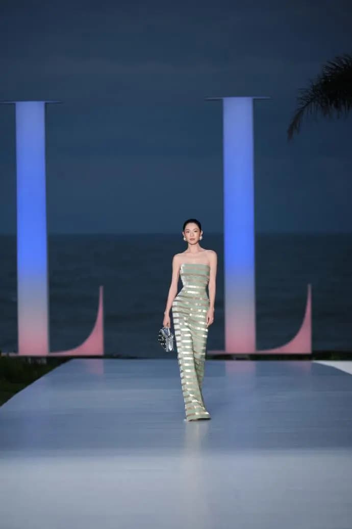 钟楚曦自信走红毯