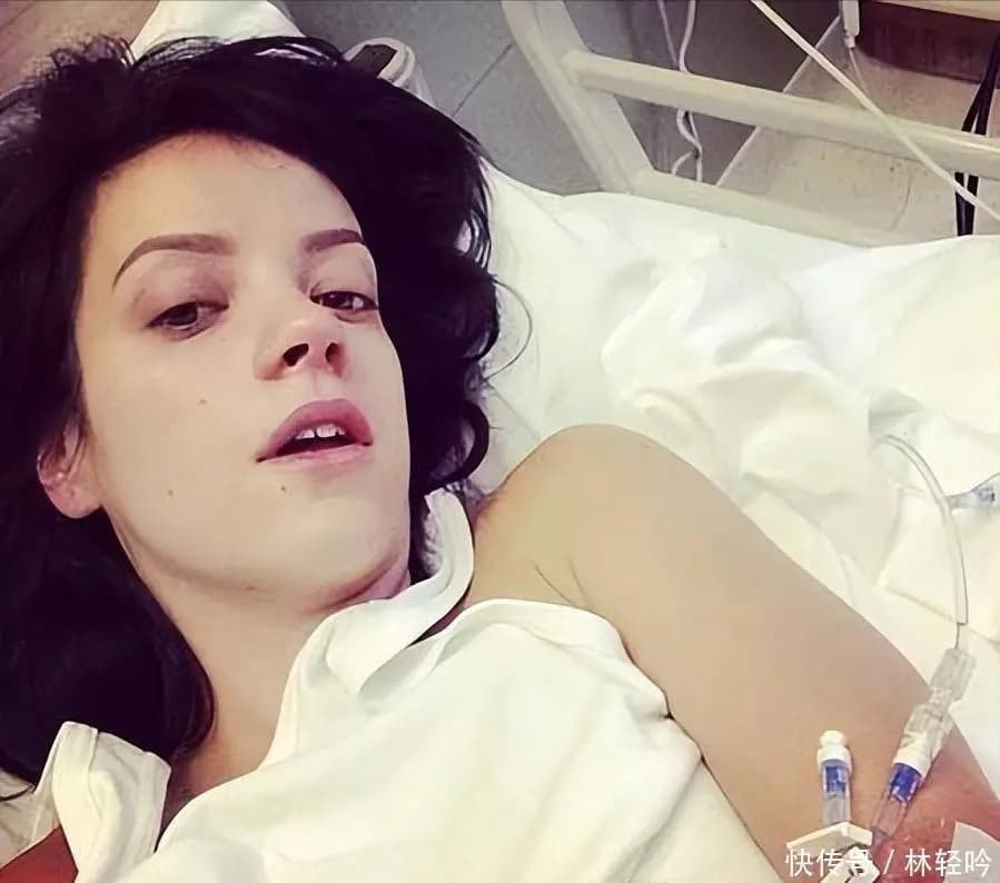 莉莉·艾伦在播客节目中谈论婚姻破裂后的心理状态