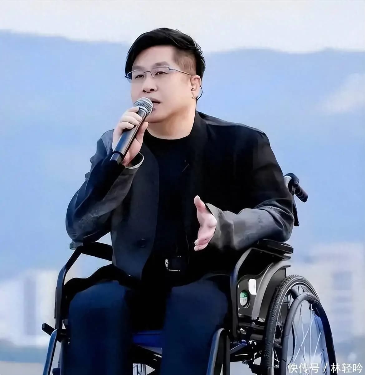 郑智化道歉后续,陈震曝其待遇“超规格”,胡锡进点评一针见血