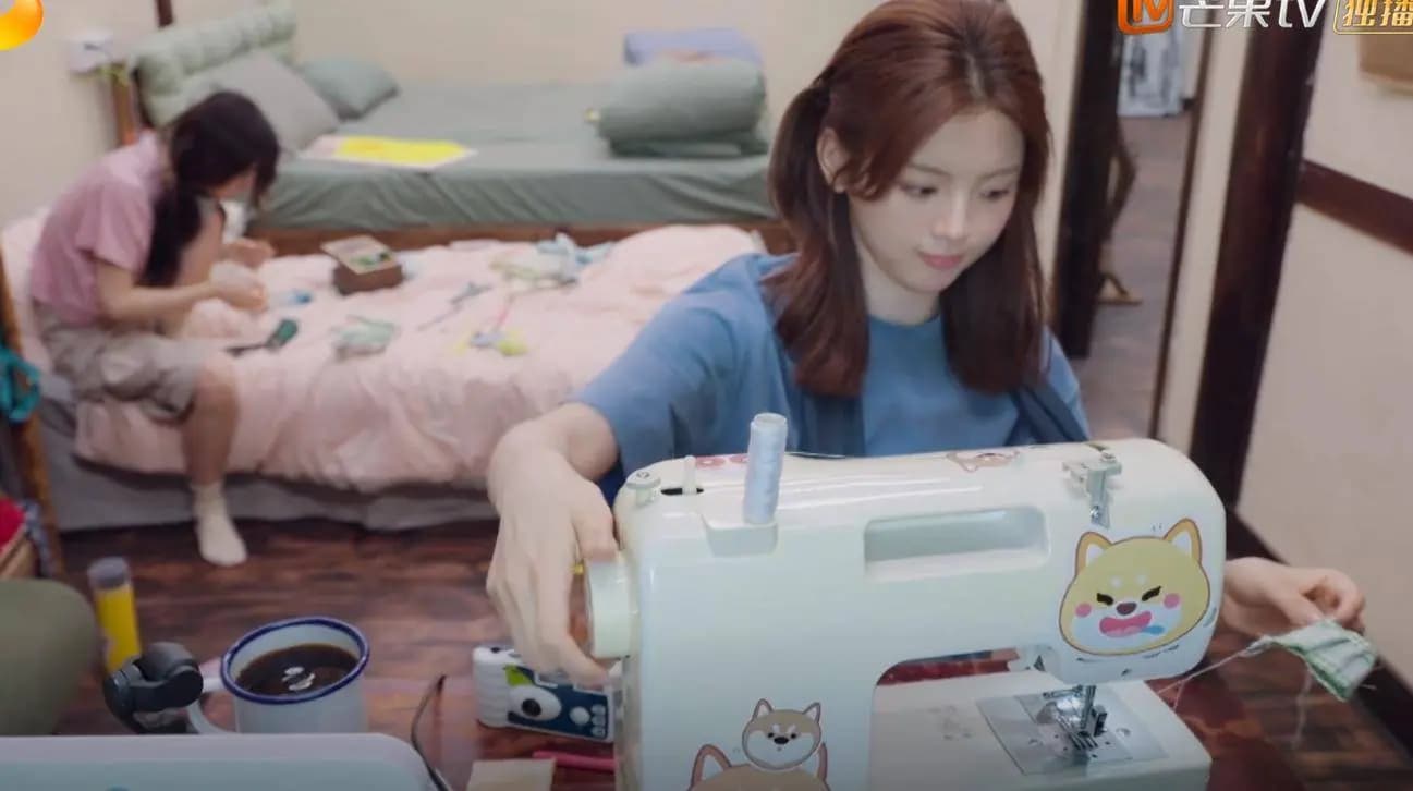 虽然杨超越学历不高,但她的情商、感知、领悟能力超越了许多人!