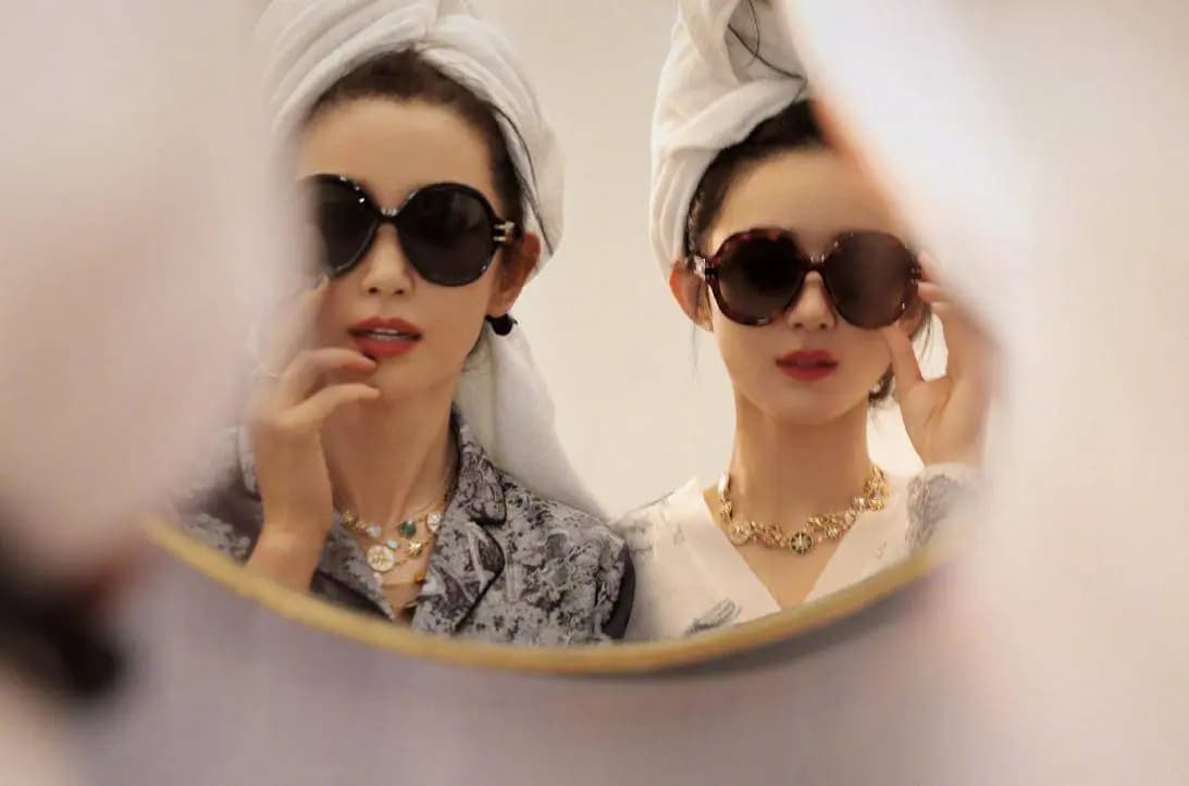 赵丽颖身着紧身睡衣秀出小蛮腰