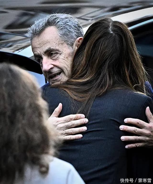 布吕尼身穿深色西装送别丈夫