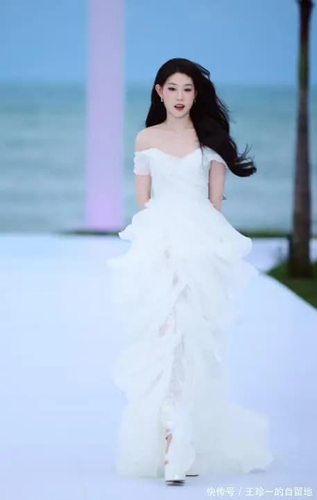 沈佳润红毯走过头