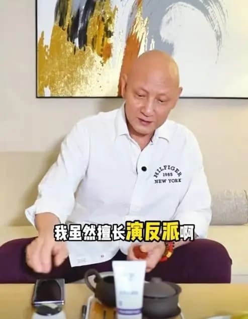 杜玉明在景区舞台上表演