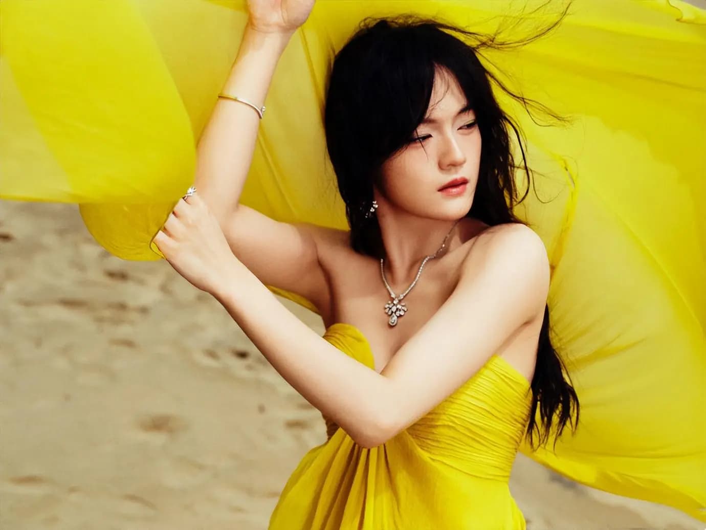 文淇侧编麻花辫造型特写