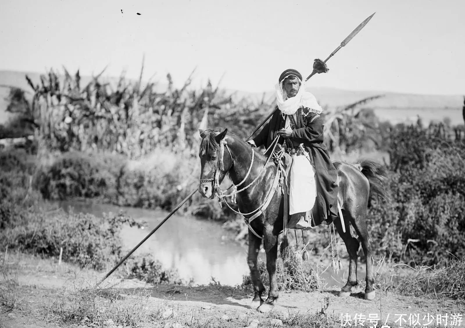 霍华德·休斯获得奥斯卡导演奖相关影像