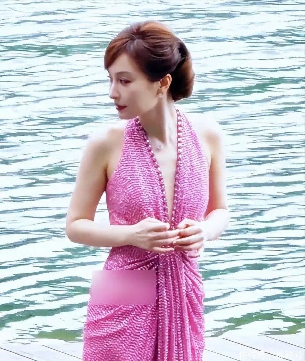 吴昕侧颜苹果肌状态