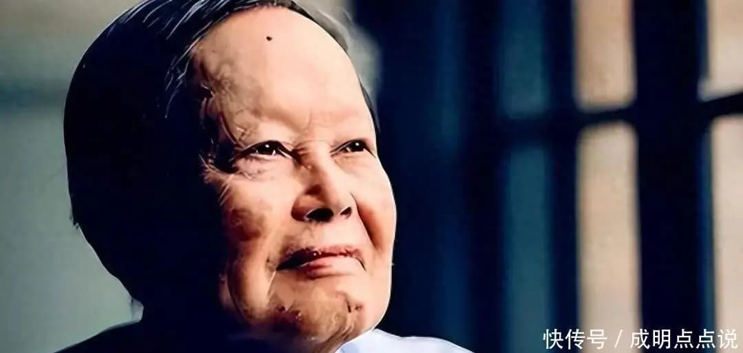 杨振宁遗体告别式当天,93岁弟弟杨振汉罕露面,透露哥哥一个遗憾