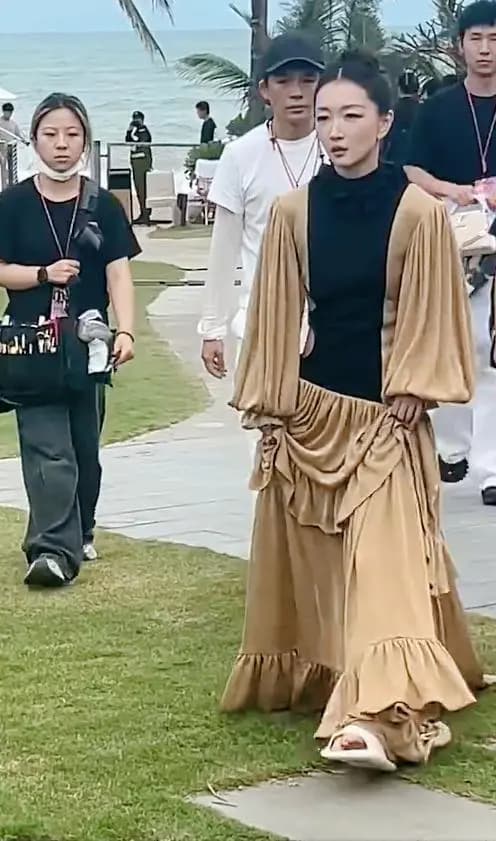 网友评价周冬雨造型的评论