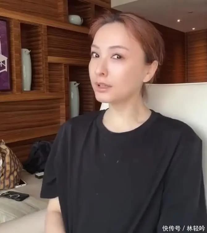 吴昕身穿玫瑰粉挂脖礼服