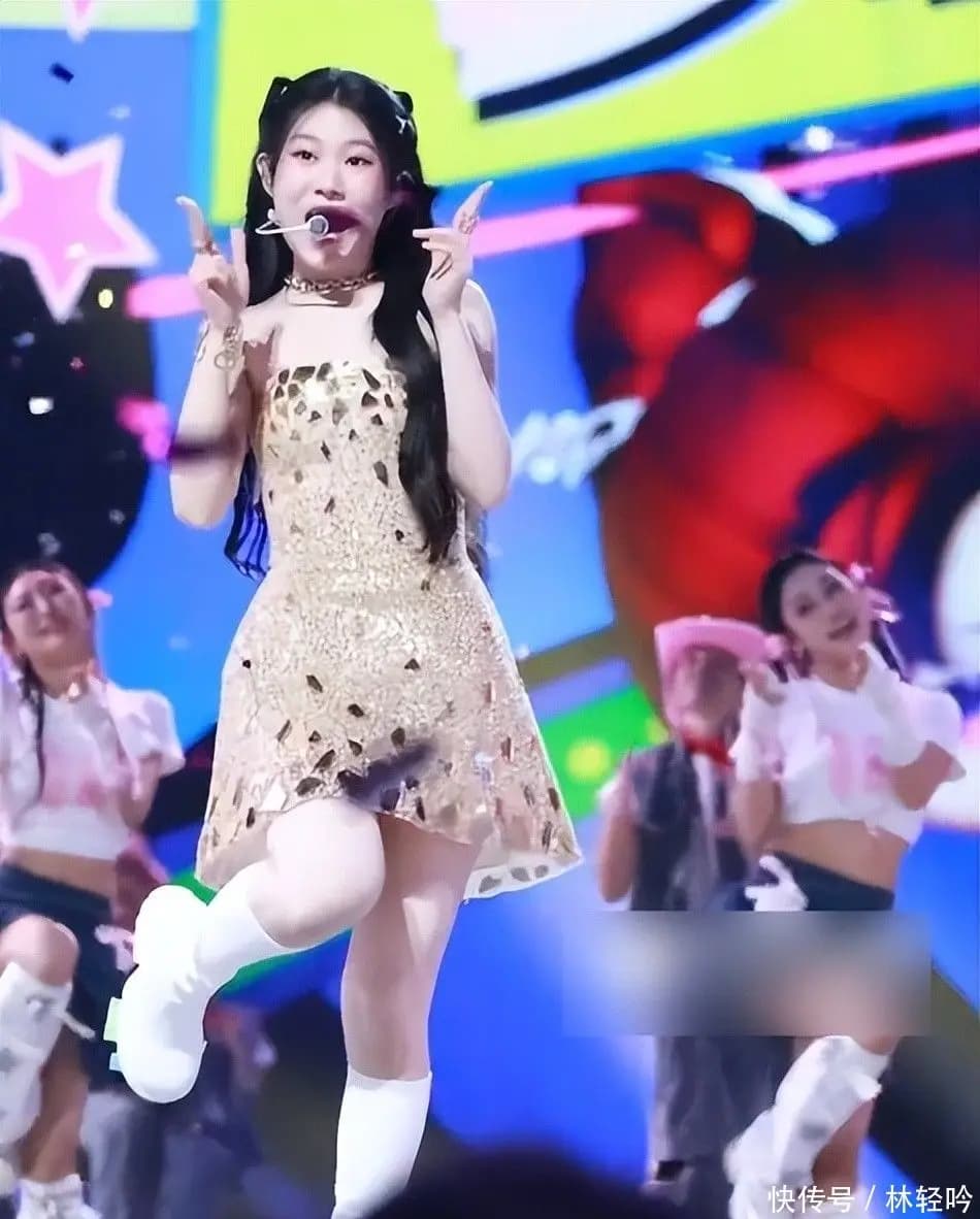 沈佳润ELLE红毯白色抹胸裙