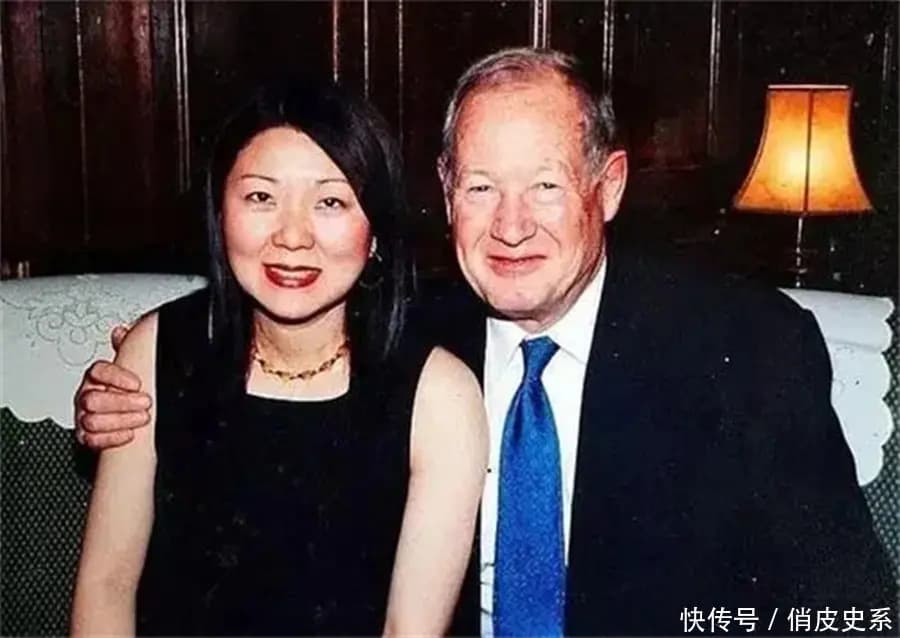 英国富豪迎娶中国外卖员,相差36岁连生三娃,多年只青睐中国女性