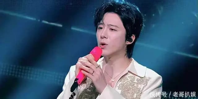 刘宇宁帅气现代装造型写真