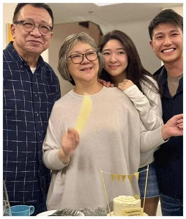 许绍雄生前乐观面对生活的采访画面及社交媒体分享