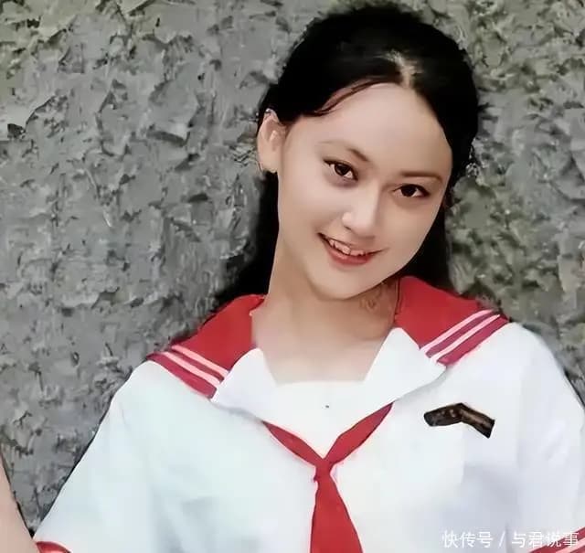 宋佳在上海戏剧学院求学时期的青涩照