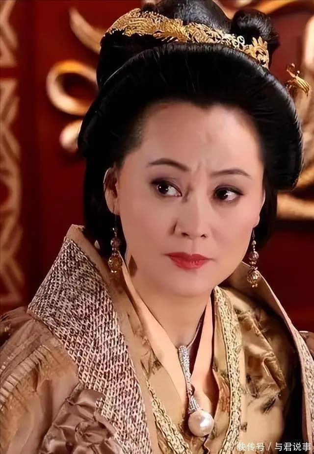 宋佳自信独立的个人写真