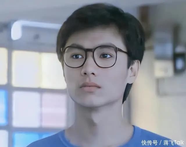 林俊贤身高一米八五的挺拔身姿与昔日影视海报