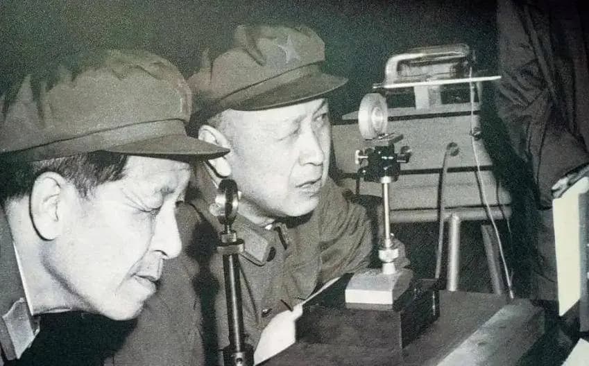 钱学森在科研一线指导技术人员