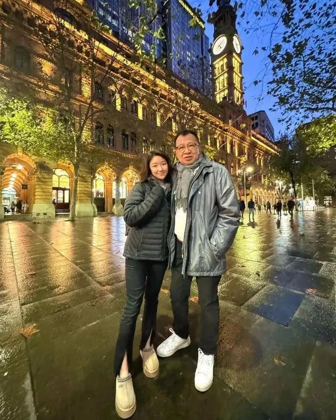 佘诗曼探望许绍雄及娱乐圈好友悼念许绍雄的场景