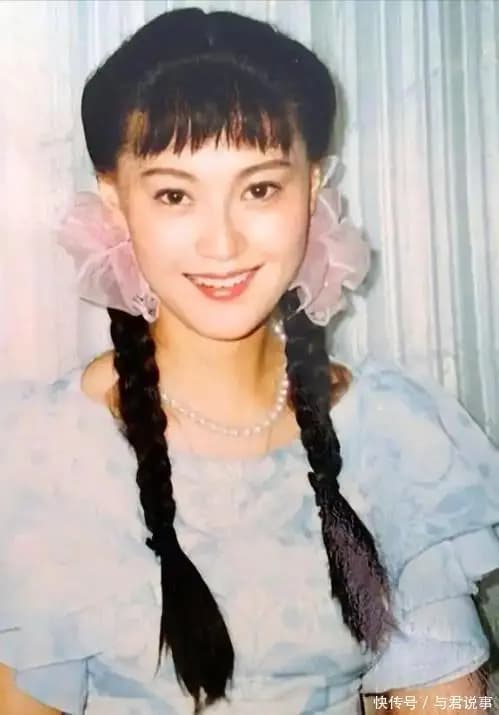 宋佳与丈夫幸福相伴的背影