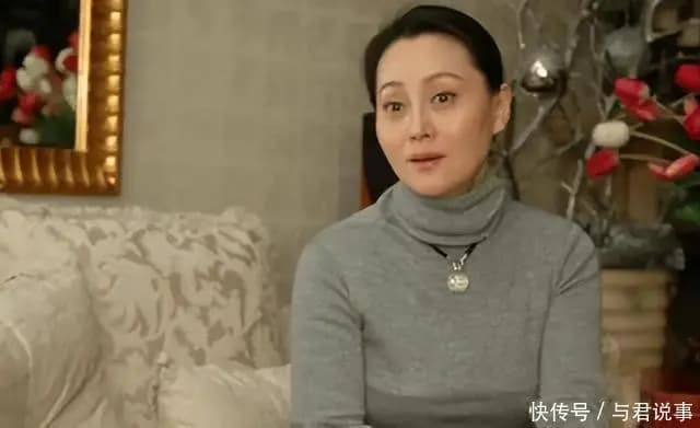 宋佳童年时期与家人的珍贵合影