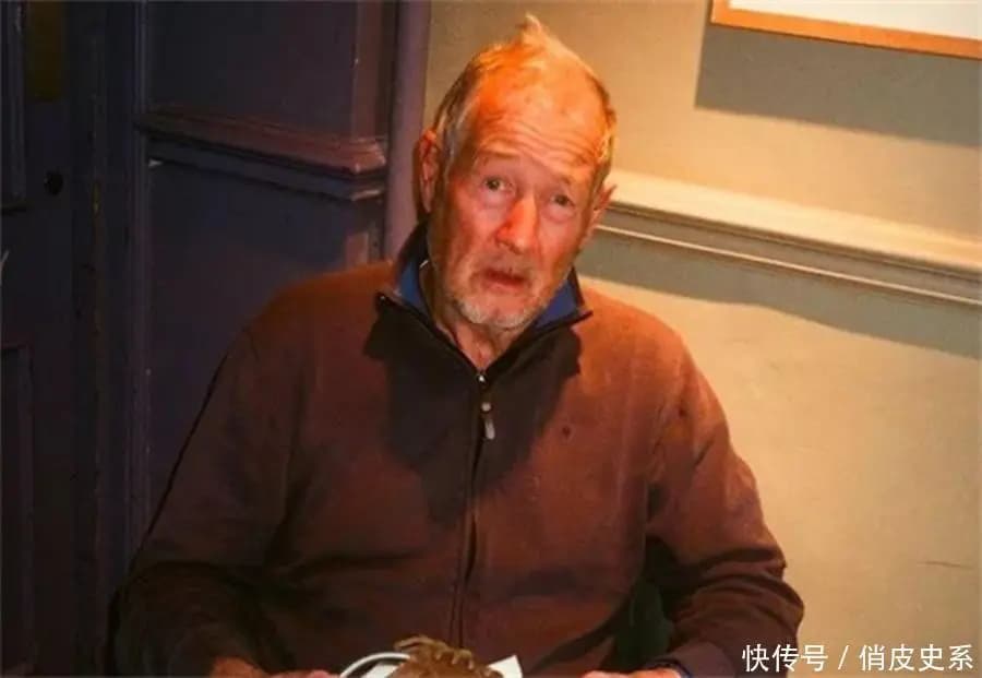 兰斯·克拉克晚年微笑照片