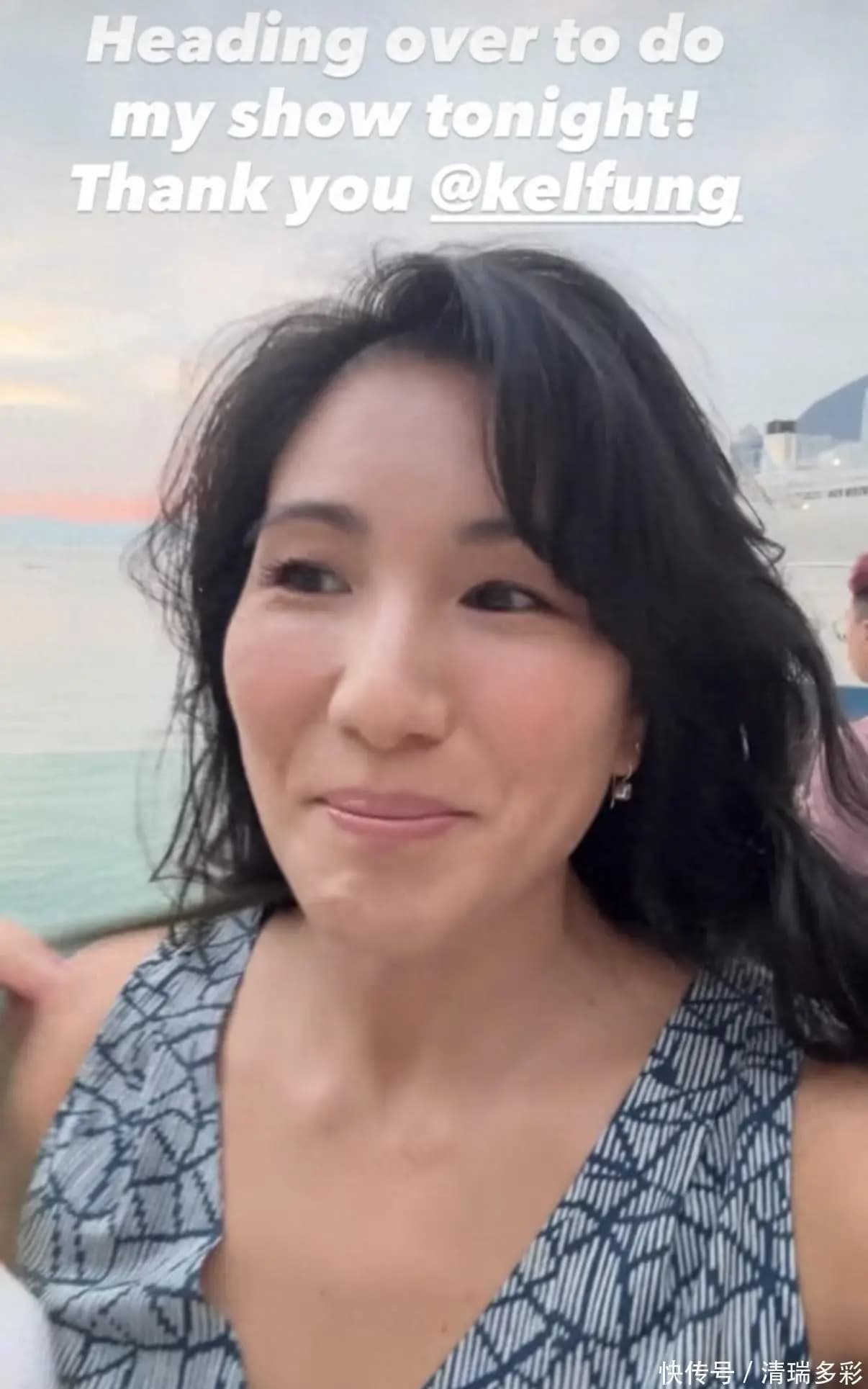 郑佩佩83岁前夫近况曝光,仍在香港生活,女儿带外孙探望三代同堂